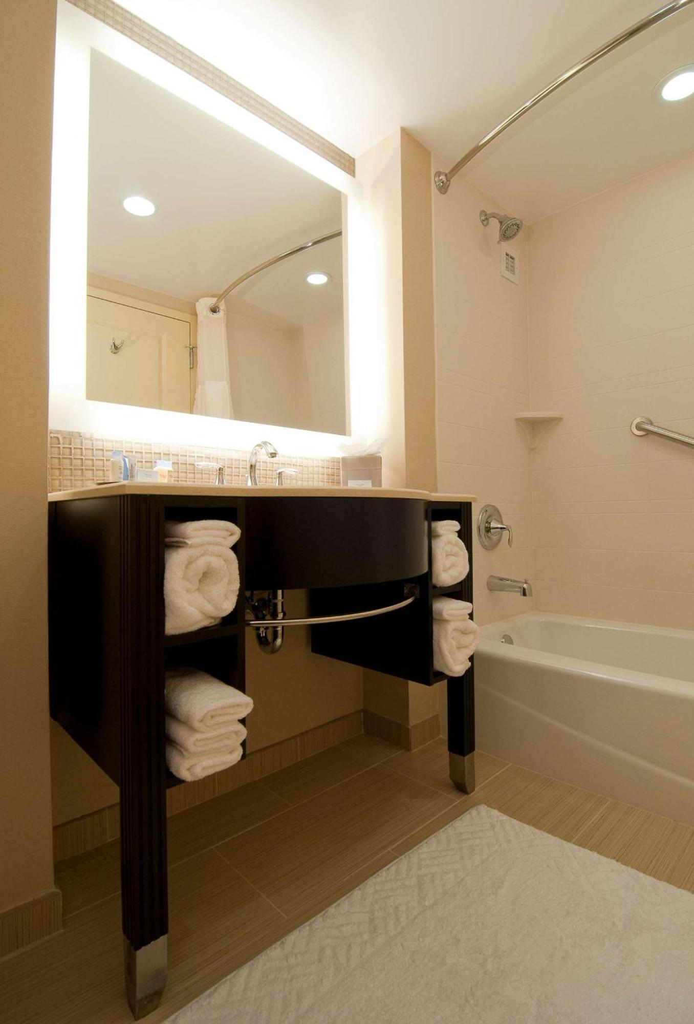 Отель Doubletree By Hilton Dulles Airport-Стерлинг Экстерьер фото