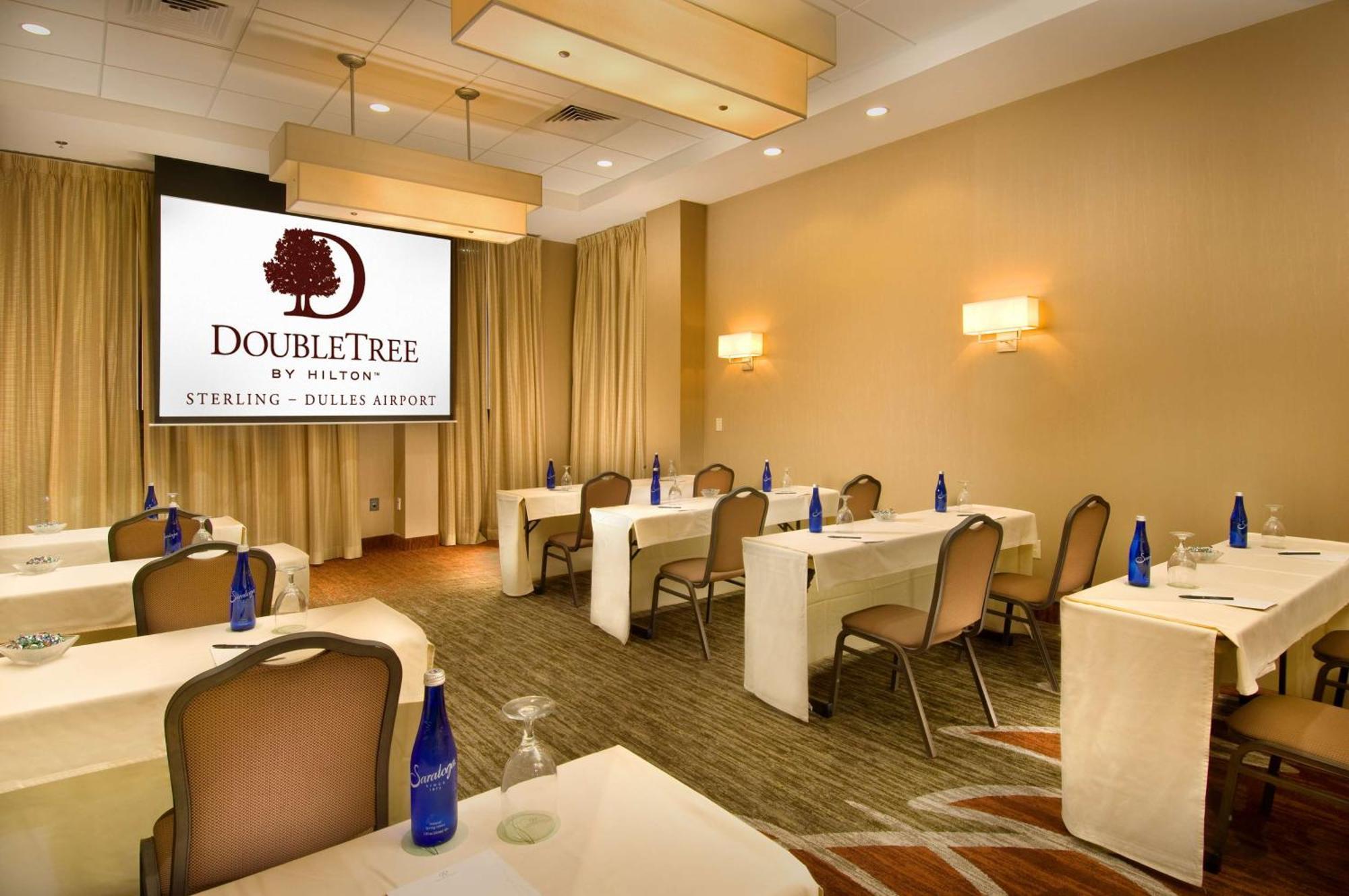 Отель Doubletree By Hilton Dulles Airport-Стерлинг Экстерьер фото